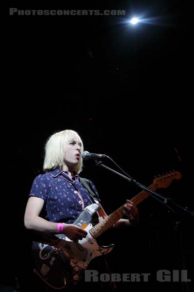 THE JOY FORMIDABLE - 2010-04-21 - PARIS - La Fleche d'Or - Rhiannon Bryan